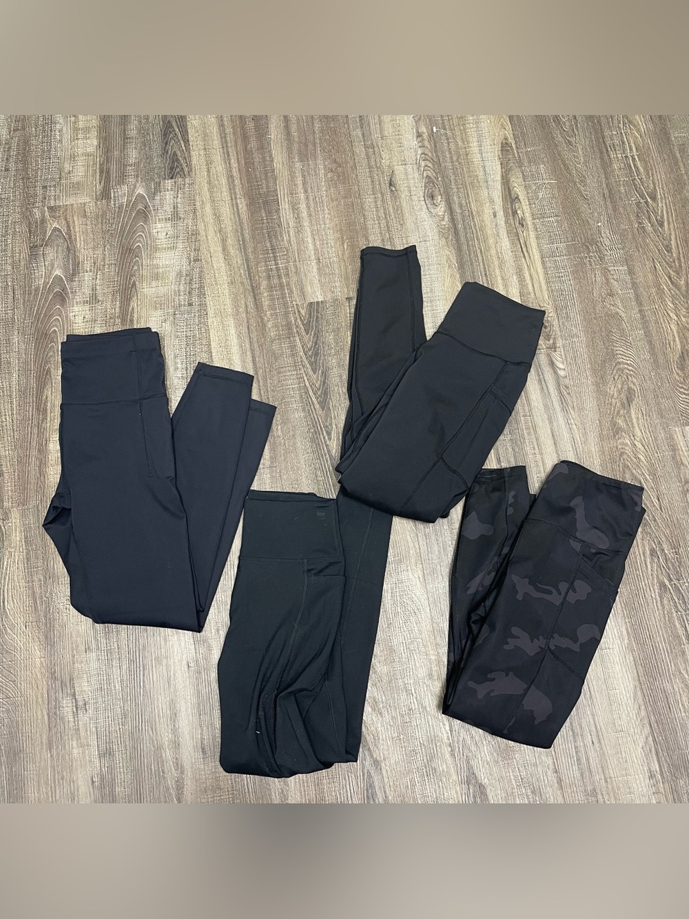 Women's black and black camo legging bundle (4)‎ size small